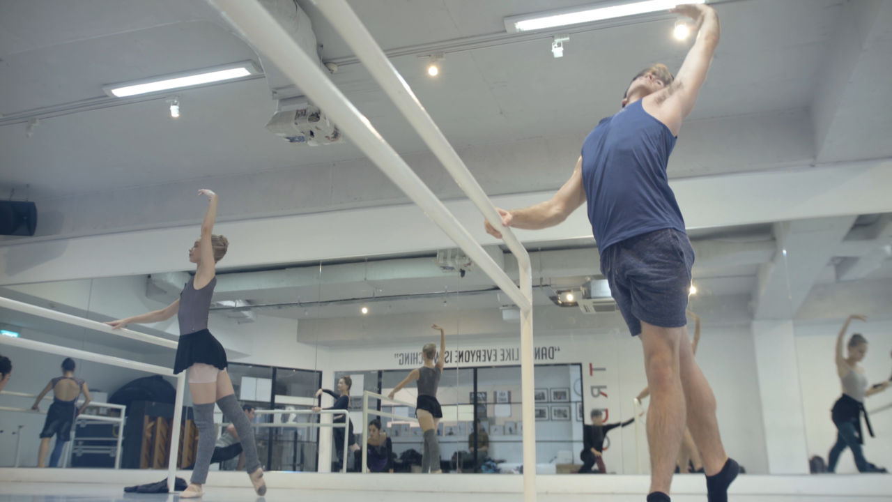 BACKSTAGE: THE BALLET CLASSES